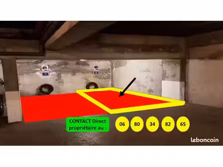 grand parking sécurisé en centre ville, à 30 mètres de la plage et à 2 minutes à pied de l