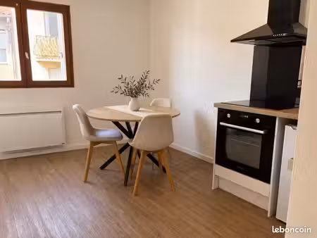 toulon saint-roch – grand studio meublé 35 m² avec coin nuit et cave