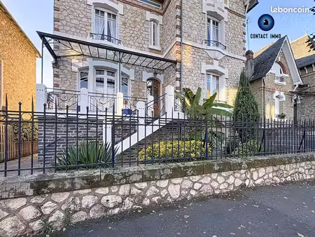maison 8 pièces 216 m²