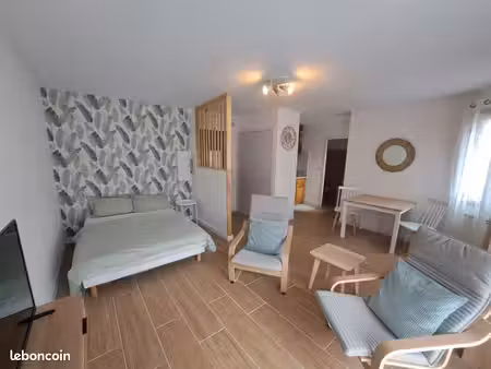 studio meublé à marvejols avec terrasse, cave, parking privé