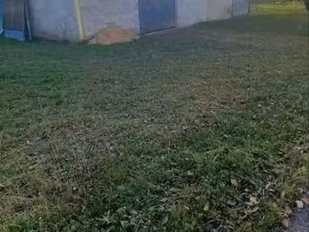 terrain et hangar