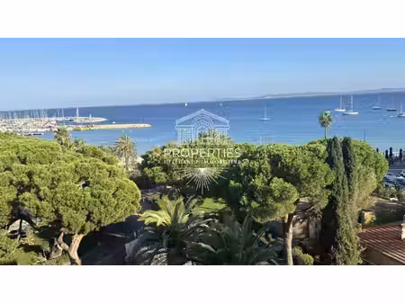 triplex à vendre dans le quartier la plage du lavandou