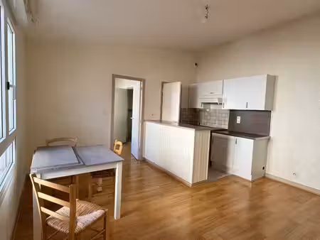 loue t2 plein cv très lumineux