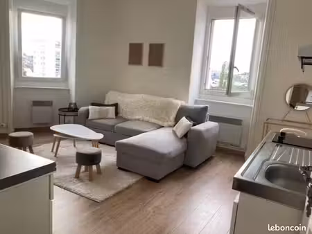 beau t2 meublé, lumineux 33m2
