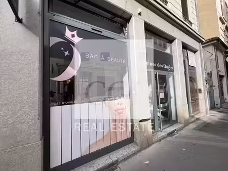 location commerce 62m²