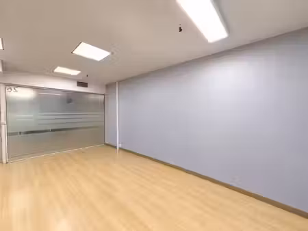 location local commercial 46m2 marseille 8eme (13008) - 800 € - surface privée