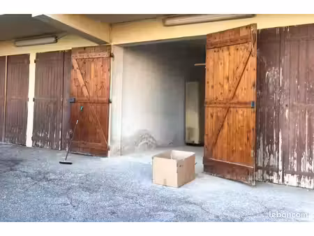 garage sécurisé à louer à carry