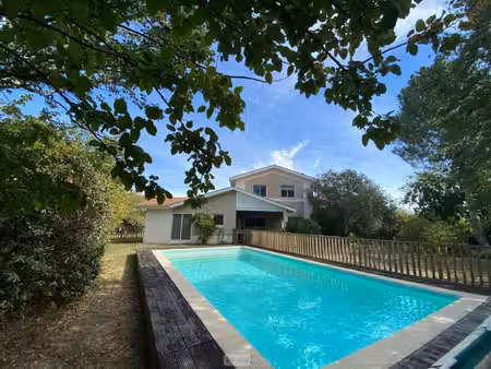 maison de luxe à vendre dans le quartier bourranville-le jard