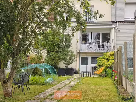 maison de ville 104 m² 3 ch jardin sationnement privatif