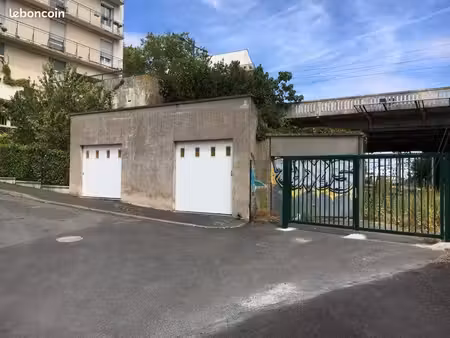 loue garage 24m+ mezzanine 8m disponible 1/10/2026 loyer 150 mensuel garage 1 rue de rivol