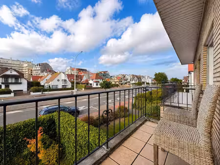 appartement te koop in knokke-heist met 3 slaapkamers