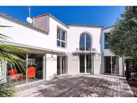 maison de luxe à vendre dans le quartier le chay-les gardes