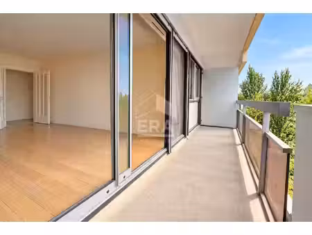 t3 mairie balcons 2 parkings +cave