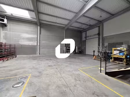 location local d’activités hallennes lez haubourdin 59320 685m²