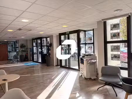 location bureaux 47m² à 902m²