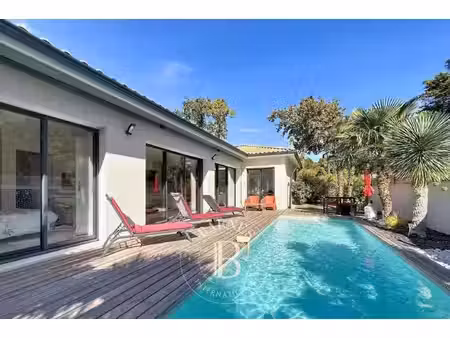 maison de luxe à vendre dans le quartier aiguillon-port