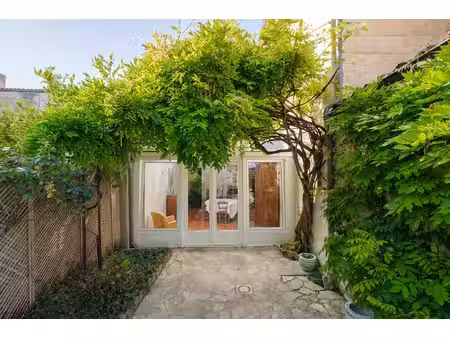 maison familiale avec piscine, à l'abri des regards, dans un quartier prisé de niort