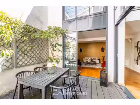 loft à la rénovation contemporaine au calme avec patio privatif