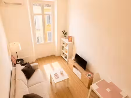 cannes centre – studio meublé + mezzanine – bail mobilité 5 mois