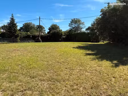 terrain 1 057 m² castres