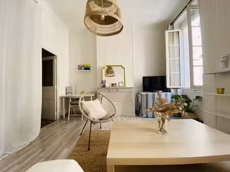 a louer charmant studio meublé baille avec coin nuit