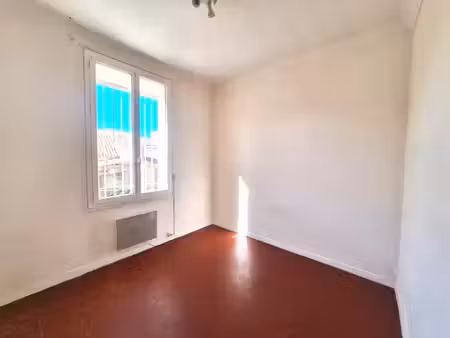 dans le quartier de ste anne a toulon, coquet apartement type 2 au calme