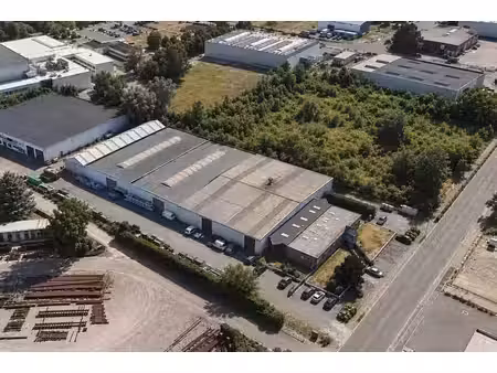 entrepot - atelier - bureaux idéalement situé