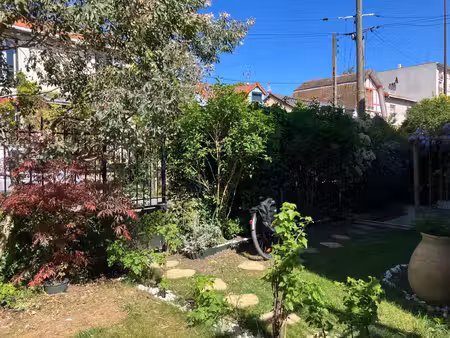 rue calme, soleil, jardin, terrasse et dépendance