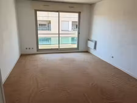 t2 barrière du médoc avec balcon