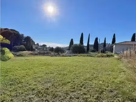 ollioules. terrain de 564 m2 libre choix constructeur avec permis de construire