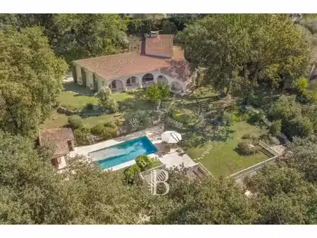villa de luxe à vendre dans le quartier notre dame