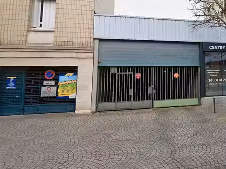 rare box hyper centre de mantes 2 pas du marche couvert