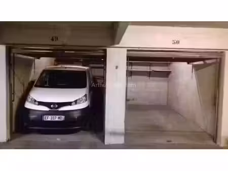 location parking 16 m2 à paris 11