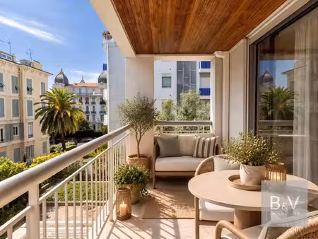 nice cimiez - 3 pièces rénové de 80 m² avec balcon, garage et cave