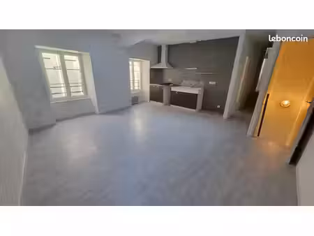 au coeur du centre ville, appartement offrant deux chambres avec cellier
