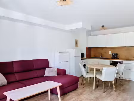 a louer t2 duplex meublé - résidence avec piscine - centre de saint-lys (31)