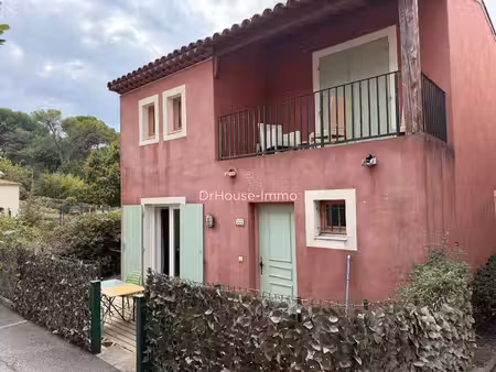 villa t3 meublee au calme dans une residence securisee avec une piscine.