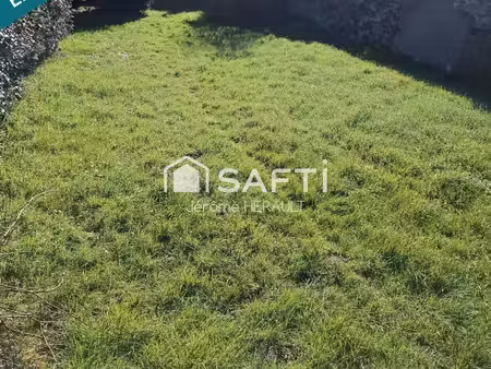 terrain constructible 302 m², proche commerces, écoles, médecins ...