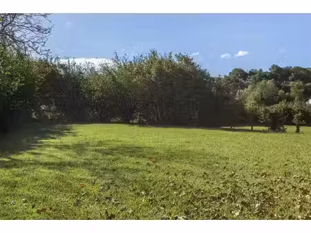 urrugne terrain à proximité immédiate du bourg et des comm