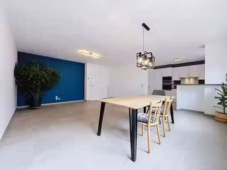superbe rdc récent à deux pas du centre