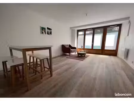 a louer duplex centre ville chateaugiron