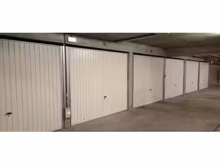 garage box sécurisé à louer à caluire-et-cuire