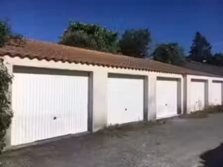 location parking 18 m² à rochefort (17300), 100 €
