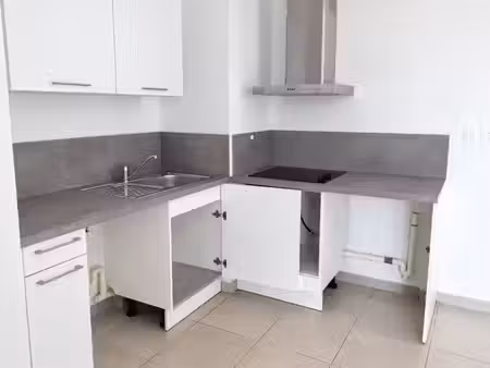 appartement t2 avec terrasse et parking à marseille