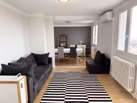 t3 bis meublé avec balcon, cave et parking à deux pas du m