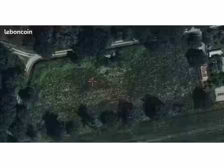 terrain de 50 are