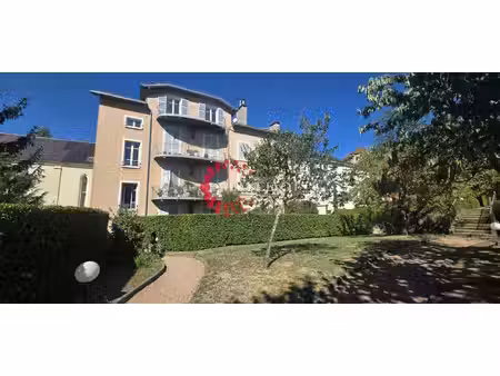 appartement 118 m2 avec balcon et 2 garages proche village