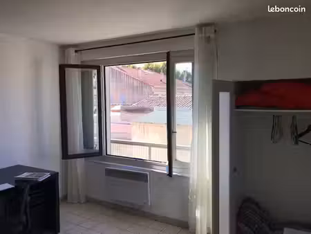 a deux pas du parking pasteur et de l'hopital d'aix 30 m² calme vue dégagée
