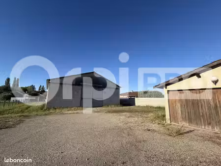 local d'activité 250 m²