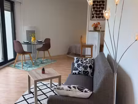 t1 meublé lumineux avec balcon et place de parking